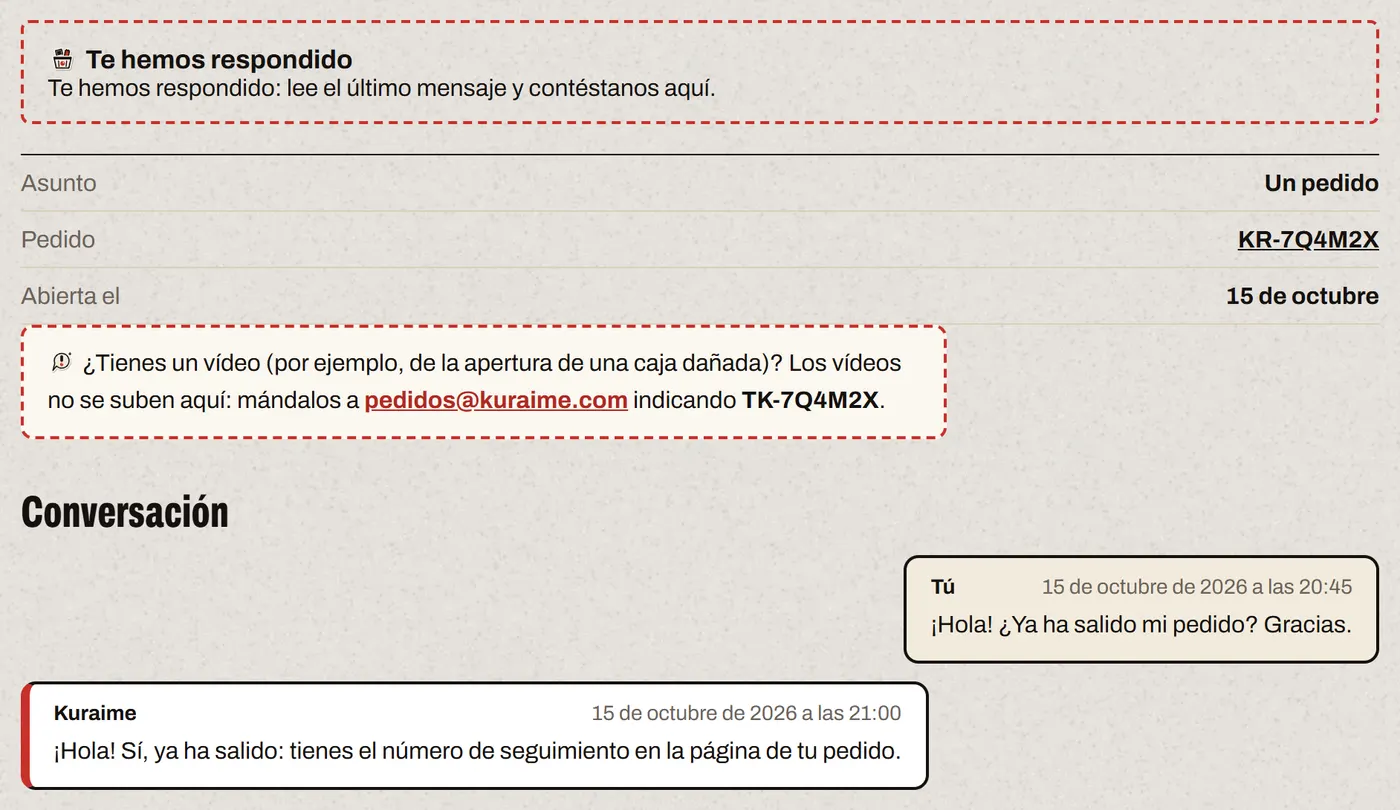 El aviso «Te hemos respondido», el tema y el pedido de la consulta, la nota de que los vídeos van por email y la conversación: la pregunta y la respuesta de Kuraime.